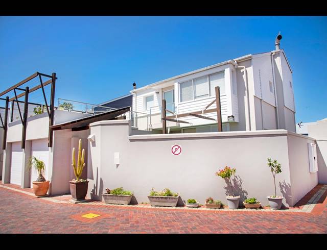 BEDROOM HOUSE FOR SALE IN KNYSNA QUAYS